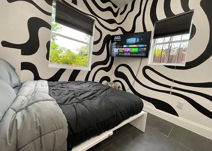 Beautiful Studio Located Near Design District And Wynwood